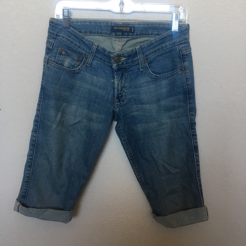 Levi’s Bermuda 524 too superrow jeans size 5M pockets zipper lightwash